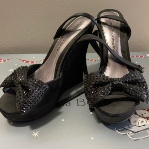 Strapy black wedges with a bow!